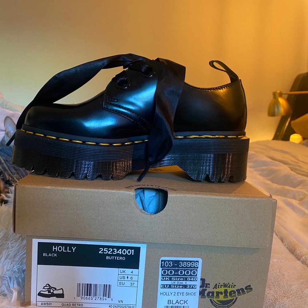 RARE BNWB DR MARTENS HOLLY DERBY PLATFORM